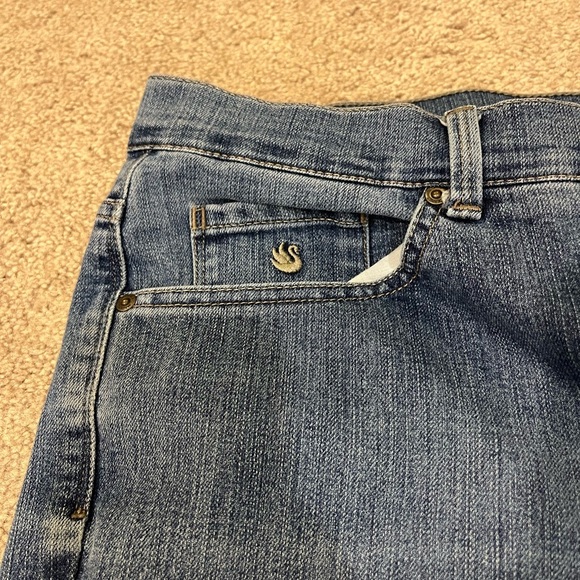 Gloria Vanderbilt Medium Wash Amanda Jeans - Picture 4 of 9